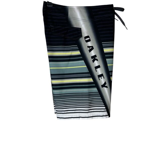 OAKLEY 10.5" Board and Surf Shorts in Black & Gray Men's 30 Waist - Picture 1 of 13